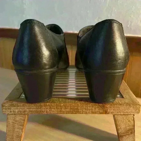 Clark’s Black Leather Infall Falls Pleated 4-Button Vintage Victorian Mules - Picture 4 of 6